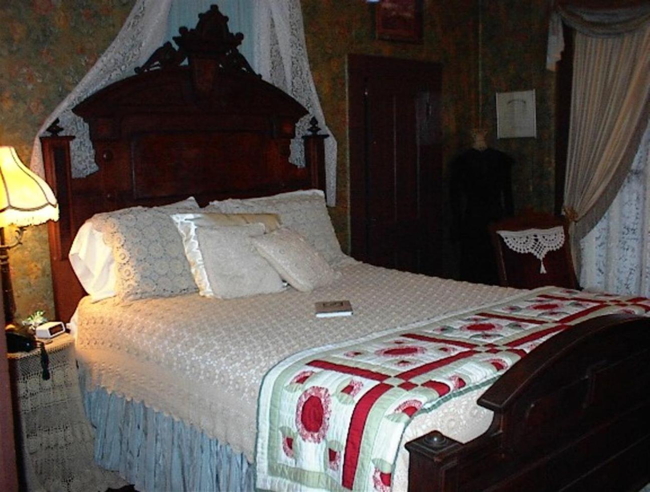Carleton House Bed And Breakfast Bonham Exterior foto